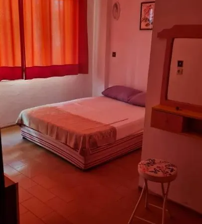 Gazde/Camere de închiriat Ada Azure *